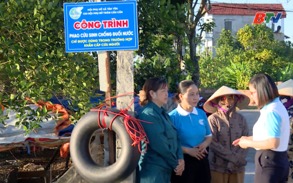 Phụ nữ T&acirc;n Y&ecirc;n với m&ocirc; h&igrave;nh &ldquo;Phao cứu sinh chống đuối nước&rdquo;