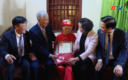 Ph&oacute; Thủ tướng Ch&iacute;nh phủ Phạm Thị Thanh Tr&agrave; thăm, tặng qu&agrave; Tết tại M&atilde;o Điền