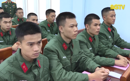 Qu&acirc;n khu 1 nắm t&igrave;nh h&igrave;nh chiến sĩ mới