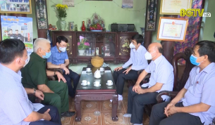 Quan t&acirc;m, chăm lo đời sống người c&oacute; c&ocirc;ng