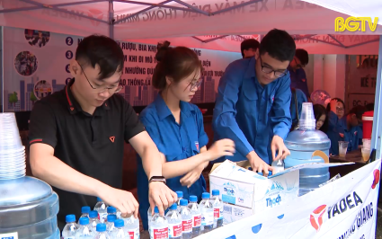 Quan t&acirc;m, đồng h&agrave;nh c&ugrave;ng th&iacute; sinh