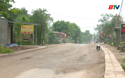 Quốc lộ 17 chậm tiến độ: Người d&acirc;n khổ v&igrave; bụi bẩn, mất an to&agrave;n