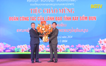 Ch&agrave;o mừng đo&agrave;n c&ocirc;ng t&aacute;c tỉnh Xay Sổm Bun thăm, l&agrave;m việc tại Bắc Giang