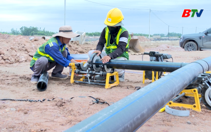 Sẵn s&agrave;ng cấp điện, nước tại nơi t&aacute;i định cư 