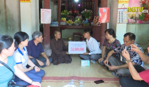 Tấm gương xung k&iacute;ch v&igrave; cộng đồng