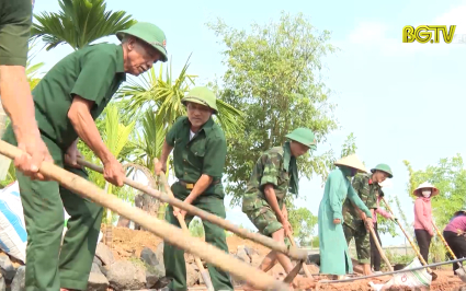 S&aacute;ng m&atilde;i h&igrave;nh ảnh "Anh bộ đội cụ Hồ"