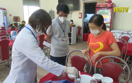 Siết chặt an to&agrave;n thực phẩm ven khu c&ocirc;ng nghiệp