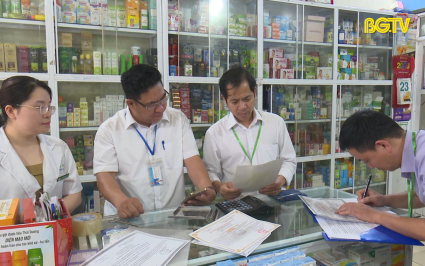 Siết chặt quản l&yacute; h&agrave;nh nghề y dược ngo&agrave;i c&ocirc;ng lập