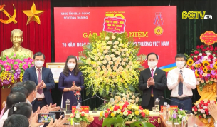 Sở C&ocirc;ng Thương đ&oacute;n nhận Hu&acirc;n chương lao động hạng Nh&igrave;