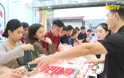 S&ocirc;i động thị trường v&agrave;ng ng&agrave;y v&iacute;a thần t&agrave;i