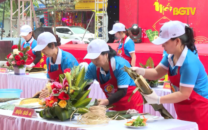 S&ocirc;i nổi Hội thi g&oacute;i b&aacute;nh chưng V&acirc;n 