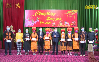Sơn Động chăm lo Tết cho người ngh&egrave;o
