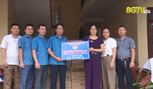 Sơn Động chuyển lương thực, thực phẩm ủng hộ th&agrave;nh phố Hồ Ch&iacute; Minh