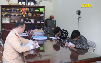 Sơn Động: Xử l&yacute; thanh ni&ecirc;n đi xe m&aacute;y đ&aacute;nh v&otilde;ng trước đầu &ocirc; t&ocirc; CSGT 