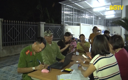Sơn Động: Xuy&ecirc;n đ&ecirc;m c&agrave;i đặt VNeID cho c&ocirc;ng d&acirc;n