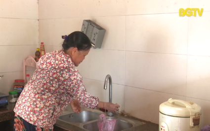 Sống ngay cạnh c&ocirc;ng tr&igrave;nh nước sạch - Người d&acirc;n vẫn thiếu nước sinh hoạt