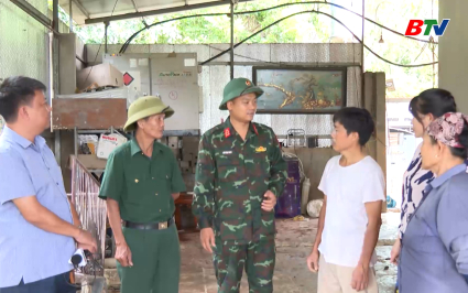 Sư đo&agrave;n 3 chung tay hỗ trợ người d&acirc;n khắc phục hậu quả b&atilde;o lũ 