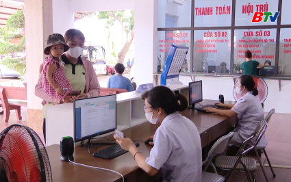 Sức khỏe cộng đồng: Kh&aacute;m chữa bệnh cho người c&oacute; c&ocirc;ng