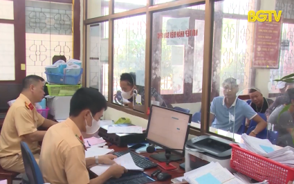 Tạm giữ giấy ph&eacute;p l&aacute;i xe tr&ecirc;n m&ocirc;i trường điện tử hơn 300 trường hợp 