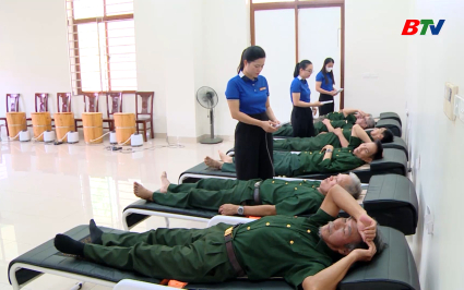Tận t&acirc;m chăm s&oacute;c, tri &acirc;n người c&oacute; c&ocirc;ng 