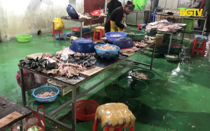 T&acirc;n Y&ecirc;n: Ph&aacute;t hiện 9 tấn thực phẩm kh&ocirc;ng c&oacute; nguồn gốc