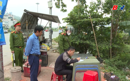 Tăng cường bảo đảm trật tự h&agrave;nh lang giao th&ocirc;ng 