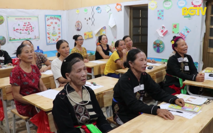 Tăng cường c&ocirc;ng t&aacute;c x&oacute;a m&ugrave; chữ cho đồng b&agrave;o d&acirc;n tộc thiểu số