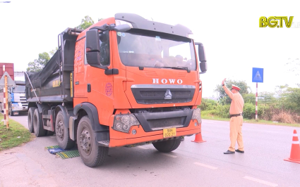 Tăng cường đảm bảo trật tự giao th&ocirc;ng dịp cuối năm tr&ecirc;n đường tỉnh 293