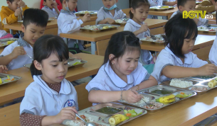 Tăng cường kiểm so&aacute;t, cải thiện bữa ăn b&aacute;n tr&uacute; 