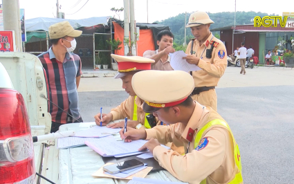 Tăng cường kiểm so&aacute;t xe đưa đ&oacute;n c&ocirc;ng nh&acirc;n