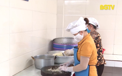 Tăng cường kiểm tra, gi&aacute;m s&aacute;t bếp ăn tập thể  