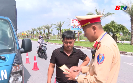 Tăng cường kiểm tra, kiểm so&aacute;t giao th&ocirc;ng ngo&agrave;i giờ h&agrave;nh ch&iacute;nh
