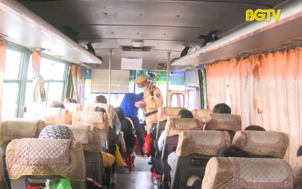 Tăng cường kiểm tra xe &ocirc; t&ocirc; vận tải h&agrave;nh kh&aacute;ch tr&ecirc;n đường tỉnh 293