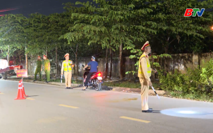 Tăng cường kiểm tra xử l&yacute; vi phạm nồng độ cồn