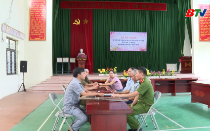 Tăng cường tuy&ecirc;n truyền, vận động thu hồi vũ kh&iacute;, vật liệu nổ