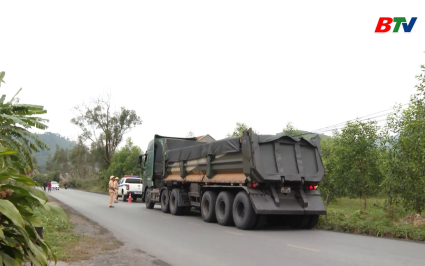 Lực lượng CSGT tăng cường xử l&yacute; vi phạm để bảo đảm ATGT tr&ecirc;n đường tỉnh 291 