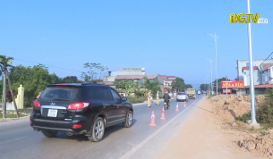 Tăng cường xử l&yacute; vi phạm giao th&ocirc;ng tr&ecirc;n Quốc lộ 17
