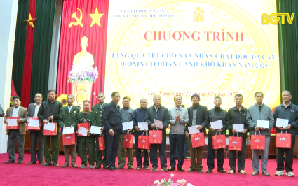 Tặng qu&agrave; Tết cho nạn nh&acirc;n chất độc da cam Dioxin tại huyện Lục Nam 