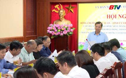 L&atilde;nh đạo tỉnh l&agrave;m việc với c&aacute;c x&atilde; để đ&aacute;nh gi&aacute; m&ocirc; h&igrave;nh ch&iacute;nh quyền địa phương 2 cấp