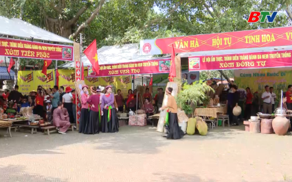 Tạp ch&iacute; Du lịch: Du lịch l&agrave;ng cổ Thổ H&agrave;