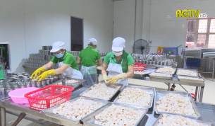 Tạp ch&iacute; Kinh tế: Đa dạng ho&aacute; c&aacute;c h&igrave;nh thức chế biến vải thiều