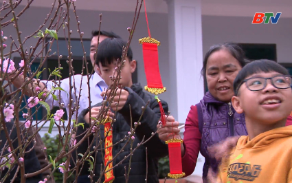 Tết ấm l&ograve;ng với những mảnh đời bất hạnh 