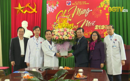 Thăm, ch&uacute;c Tết Bệnh vi&ecirc;n Y học cổ truyền
