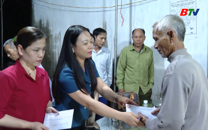 Động vi&ecirc;n gia đ&igrave;nh nạn nh&acirc;n tử vong do b&atilde;o số 11