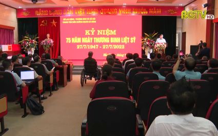 Thăm, tặng qu&agrave; Trung t&acirc;m điều dưỡng người c&oacute; c&ocirc;ng tỉnh 