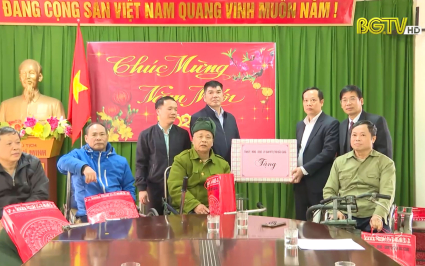 Thăm, tặng qu&agrave; Trung t&acirc;m điều dưỡng thương binh Thuận Th&agrave;nh 