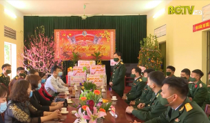 Thắm t&igrave;nh qu&acirc;n d&acirc;n khi Tết đến xu&acirc;n về