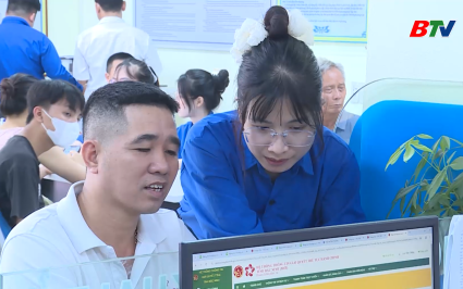 Thanh ni&ecirc;n g&oacute;p sức x&acirc;y dựng ch&iacute;nh quyền số