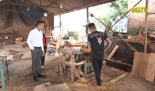 Thanh ni&ecirc;n l&agrave;m gi&agrave;u từ sản xuất kinh doanh đồ mỹ nghệ