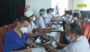 Th&agrave;nh phố Bắc Giang ti&ecirc;m vắc xin ph&ograve;ng Covid - 19 cho người cao tuổi
